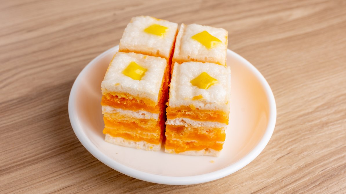 Salted Egg Yolk Layered Cake (8pcs)
