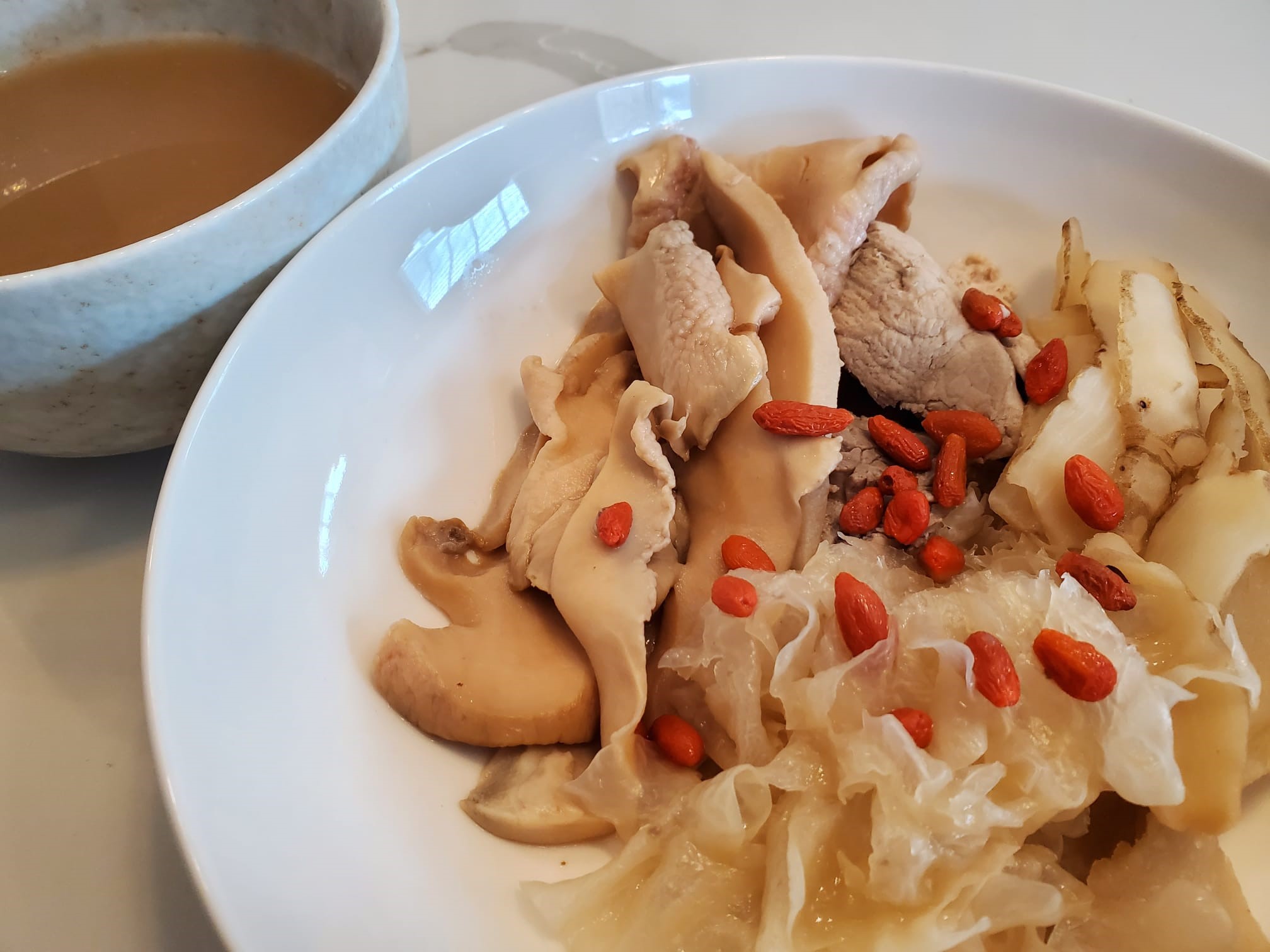Dried conch with snow fungus soup (No added MSG)