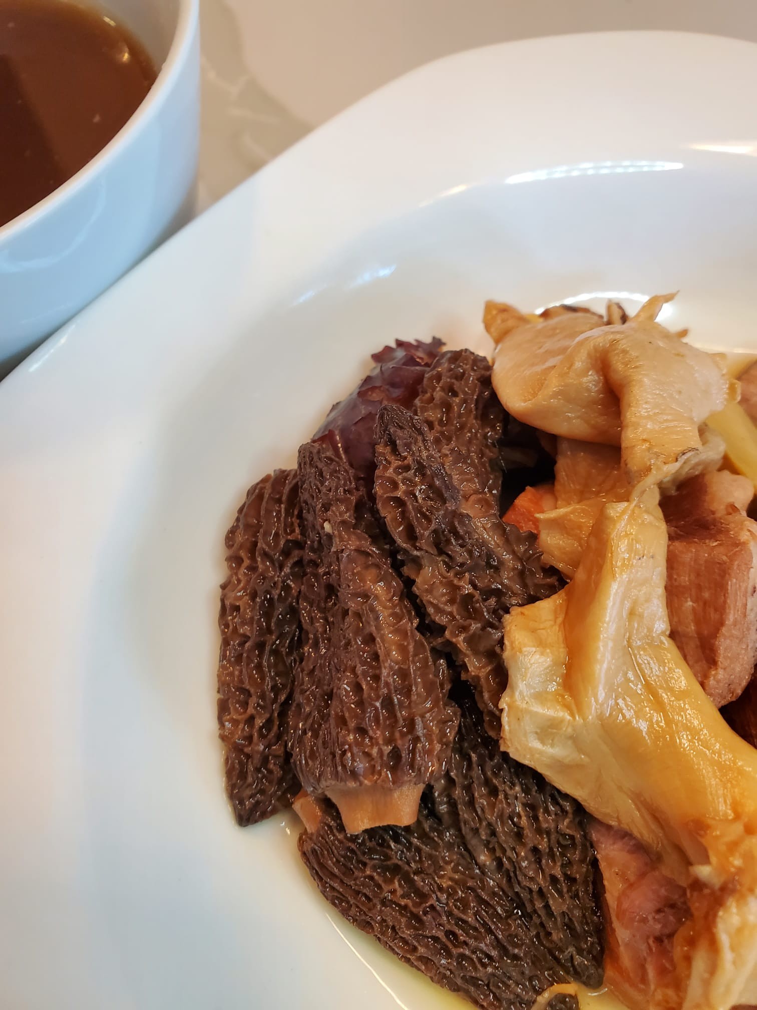 羊肚菌花膠燉排骨湯 (不加鹽及味精) 